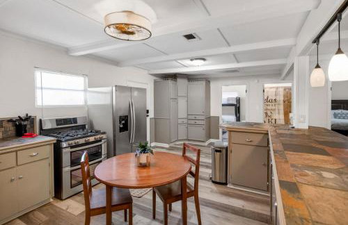 Lakefront Cabin with Private Dock - Foto 9