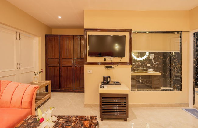 Emperor Ozran by Alaya Stays - Photo 6