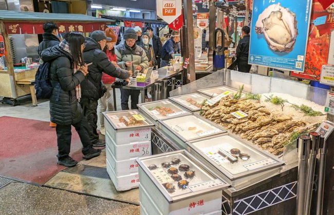 Adventures in Kanazawa: Sweet and Plate Making with Ninja Star Throwing - Full-Day Tour - Photo 5