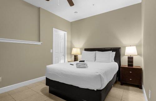 Vibrant 4BR Family Townhome 1 mile from Disney World and Disney Springs - Photo 7