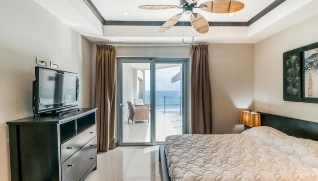 Elegant Beachfront Condo at Diamonte del Sol - 801s by RedAwning - Foto 5, Habitación