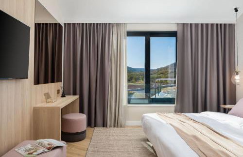 Luxury Villa Dolac near Split, airport, complete privacy, infinity heated pool - Photo 49