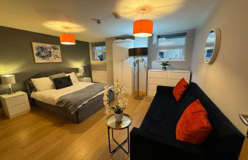 West Midlands-2 Double Bed Room Apartment - Photo 5