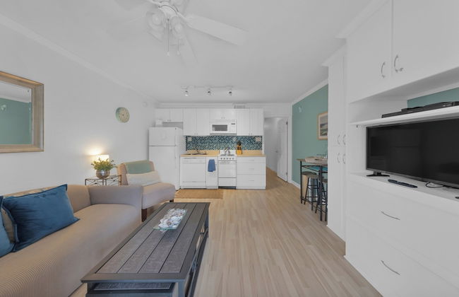 Beachy Days Escape - Cozy Haven Steps From Beach! - Foto 21