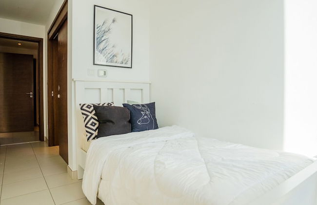 Aya - Awe-inspiring 2BR in City Walk with Balcony - Photo 15