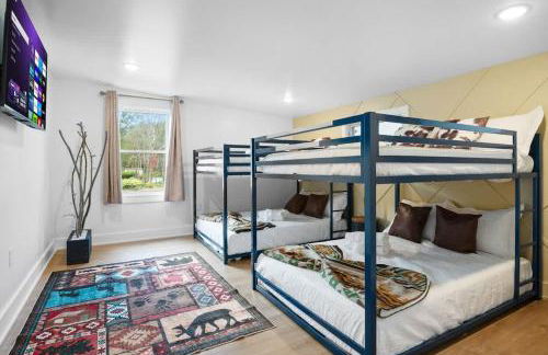 Modern Mountain Escape Sleeps Large Groups - Foto 20