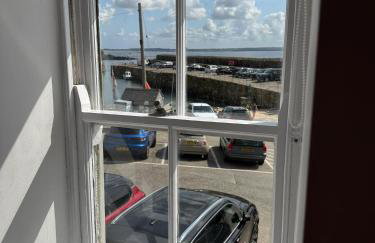 New renovated beach front cottage - Photo 32