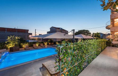 Villa Zdenka with heated pool - Photo 10