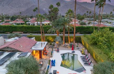 Design-forward Palm Springs home w saltwater pool lush yard multiple outdoor dining areas Casa Papagayo by AvantStay - Foto 55