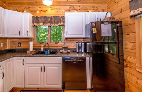 Couples Getaway Log Cabin in the White Mountains - Foto 9