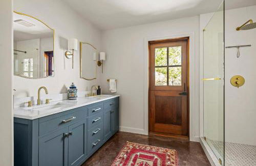 Relaxing Hill Country Home with Outdoor Fire Pit - Photo 16