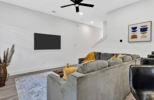 Dallas Escape w/ Rooftop + Yard • Sleeps 10 - Foto 13