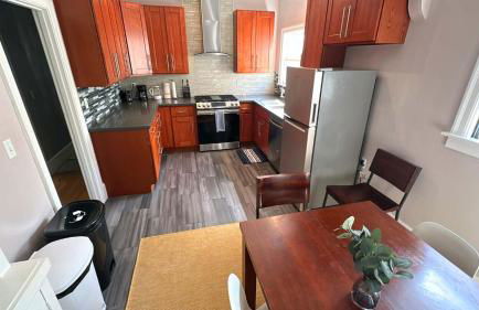 Oak Manor - Chic & Stylish 2BR Apartment Retreat - Photo 10