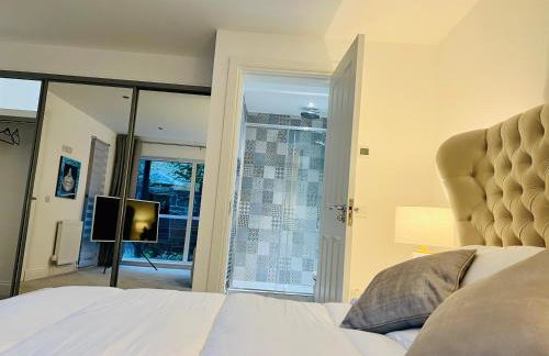 DESIGNER HOUSE - University of Glasgow / Central Glasgow 'Hillhead' West End G12 - Luxurious & Contemporary Detached House / Terrace / Garden / 'electric car charging' Garage Parking - Foto 14