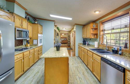 Lakefront Arkansas Home with Dock and Sunroom - Foto 10