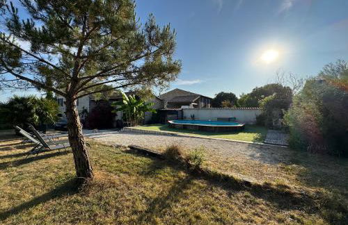 Marais Inn, maison typique avec piscine et jardin arboré, 10 kms Niort - Foto 7