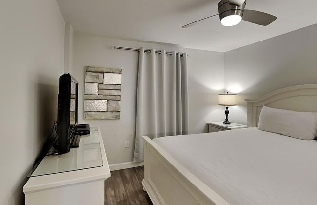 Pelican Beach by Southern Vacation Rentals - Photo 16