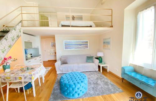 WELCOME RIVIERA - AL CASTELLO-VISTA MARE -ROMANTICO e CENTRALE a 20 METRI DAL MARE-toll parking at 15 euro per day to be booked in advance -subject to availability - Foto 13