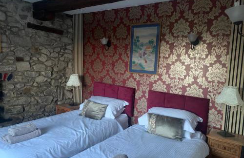 Mid-Wales Farmhouse, swimming pool, tranquil countryside views, sleeps 14 - Foto 43