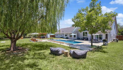 The Perfect Holiday Getaway 5BR 4BA with Pool and Hot Tub - Foto 5, Garden, sunbed