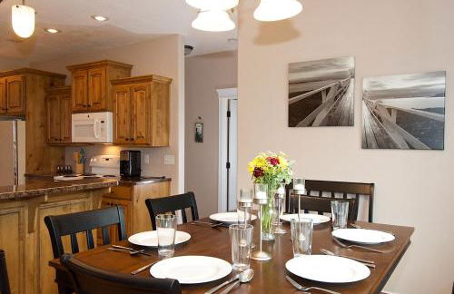 Teton Harmony by KABINO Hot Tub Pool Table Fire Pit Mtn Views 2 Levels 2 Living Rooms WiFi Grill - Foto 3