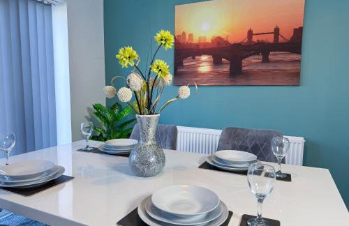 Stoneleigh Retreat 4BR Entire Home - Photo 24