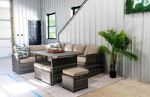 Luxury Barndo with Hot Tub, Indoor Sports Court, Private Acreage, and Near Notre Dame - Foto 28