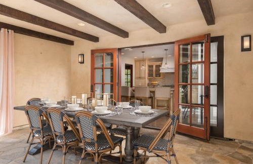 Mediterranean Beauty with Rooftop Deck and Views - Foto 20