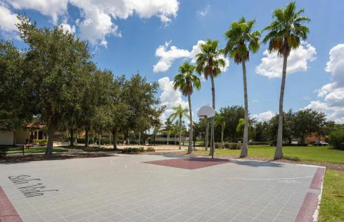 4BR Bella Vida Lakeview Pool Townhome - Photo 36