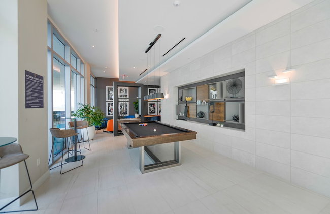 Poolside District Condo - We Host - Foto 69