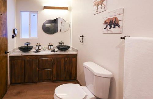 Lassen National Park Luxury Cabin with Hot Tub - Foto 42