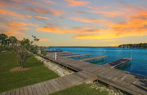 Lakefront Horseshoe Bay Resort Shared Pool Dock - Photo 27