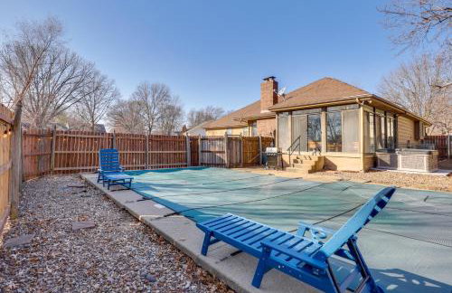 3,000-Sq-Ft Group Getaway with Pool Near Kansas City - Foto 34