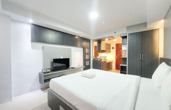 Homey And Warm Studio Apartment At Mansyur Residence - Foto 3