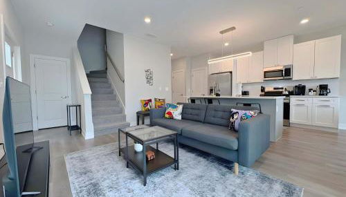 4BR Townhouse with Lake View & Parking - Sleeps 10 - WV rep 3 - Foto 3