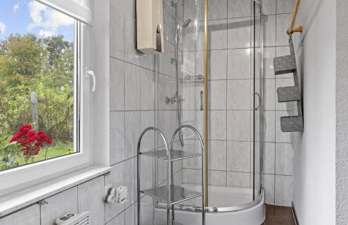 Nelsen mit Ruderboot auf Wassergrundstück - Photo 18