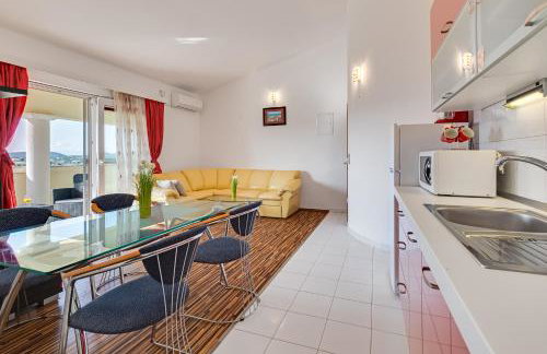 Apartman Strmota s bazenom i jakuzijem - Foto 39