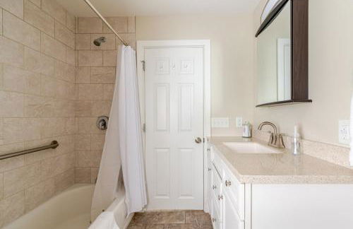 Pristine Walkable Downtown 2BR Apartment - Foto 4