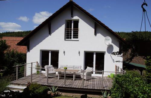 Superior - Ferienhaus am Engelsbach mit Garten und Pool - Foto 1