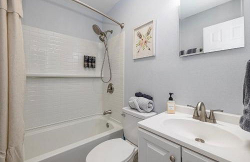 Private Hot Tub & Swing, Vintage Nintendo with Large Parking & EV ready - Foto 27