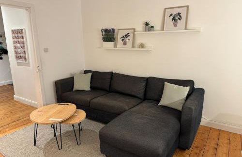 Stirling Haven: Charming 3B Apt in City Centre - Photo 9