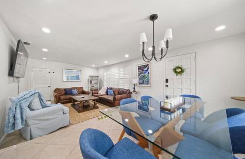 Tropical PoolHome Walk to Shops Near Beach - Foto 57