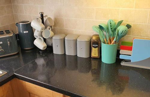 Green Haven Villa - 4BR Spacious House with Hot tub, Ample Parking, Air Condition, WIFI, Netflix, Patio & Garden - Foto 19