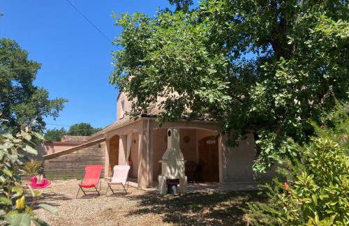 SOUS UN OLIVIER Gîte Le Mûrier, au calme avec climatisation et piscine - Foto 6