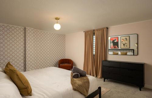 NEW Modern, Luxury Home with Hot Tub, Gym, Sauna, and 12 Minutes to Denver - Foto 33