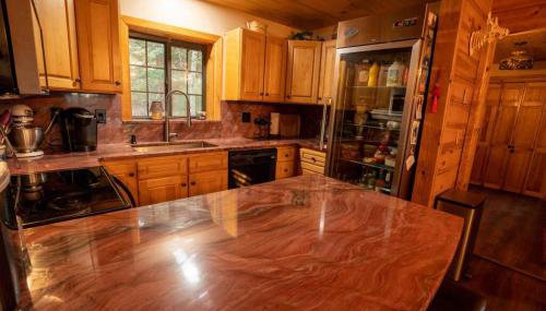 Warm Woodland Getaway with Land - Foto 3