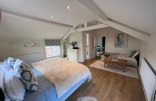 Luxury homely open-plan Barn with log burner & games room - Foto 11