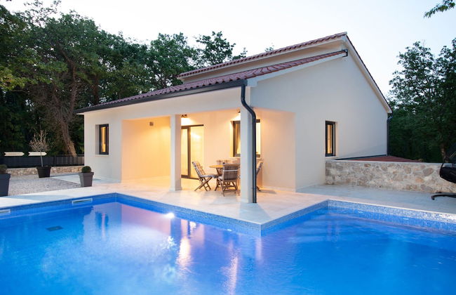 Villa PORTUM - Where Serenity & Comfort meet, Luxurious Woodland Retreat with Private Heated Pool & Amenities - Foto 24