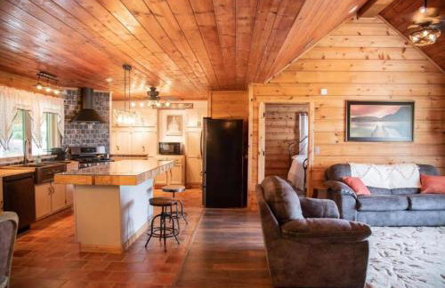 Southern Comfort Retreat with a private hot tub - Foto 31