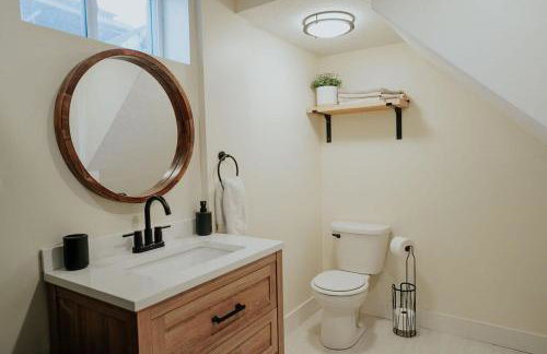 The Charlotte House With Soaking Tub, Arcade Game, Firepit - Foto 7